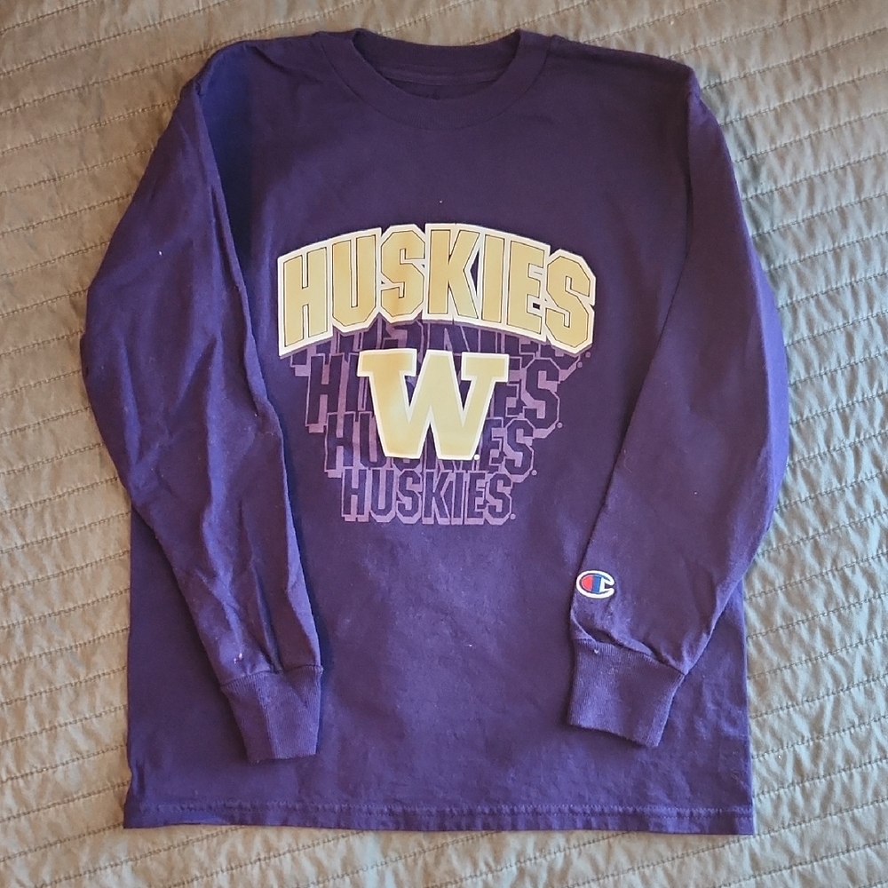 Champion Kids Long Sleeve Shirt in Purple with Huskies Design